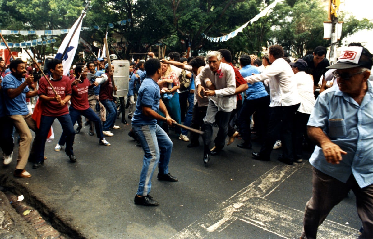 Protests in Panama 1989 (Photo by Ron Haviv/VII Agency)